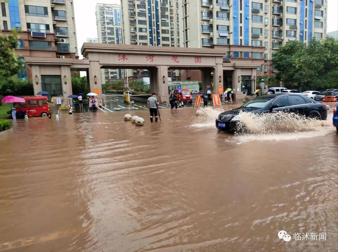 预警升级!临沂暴雨持续,这些地方下大了,视频拍下