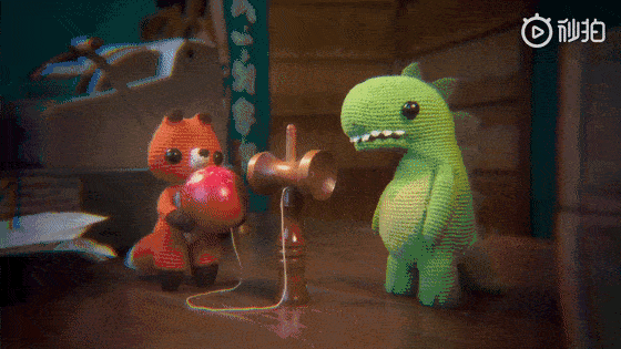 主人公是一对居住在失物招领箱的毛线布偶:小狐狸和小恐龙.