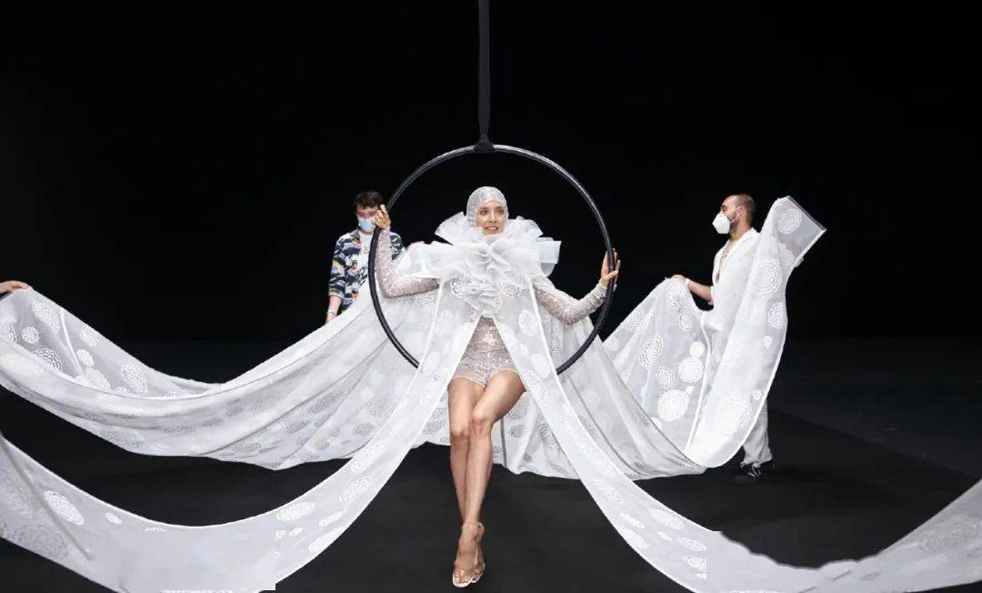 时装|如梦如幻的歌剧魅影,即使不闭上双眼也能看见梦,这一季Valentino高定系列美哭了!