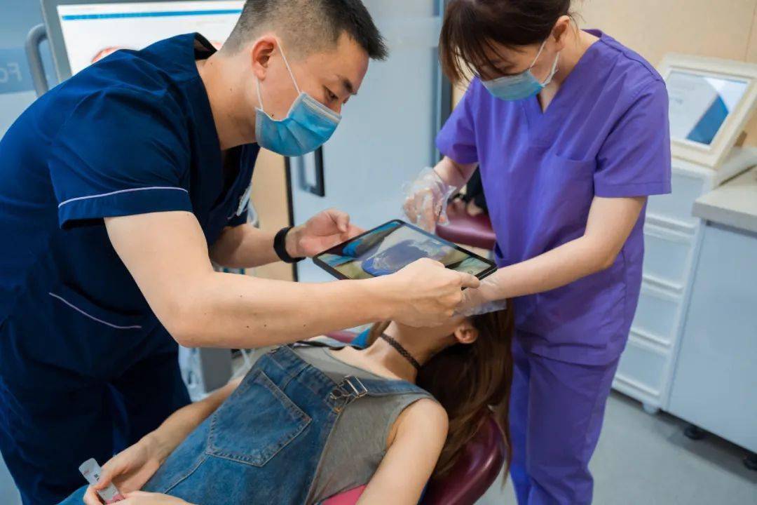 口腔|摘掉口罩也自信，暑期明星同款隐适美牙齿矫正直接半价！