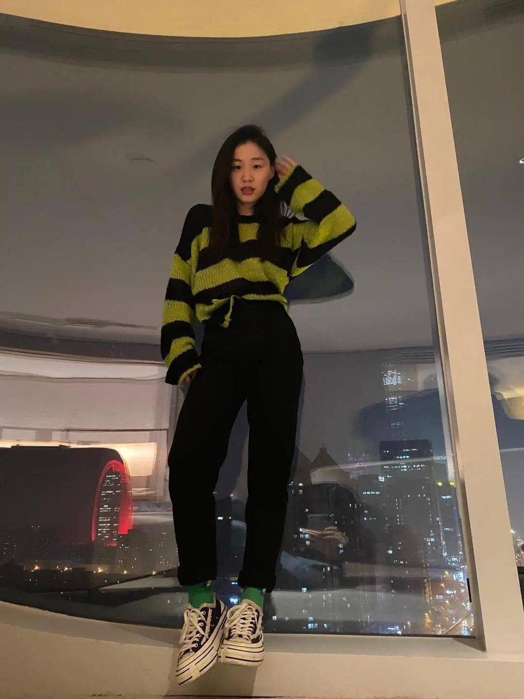 女孩|金靖是如何一步步走入大众视野的？爱笑的女孩运气不会太差