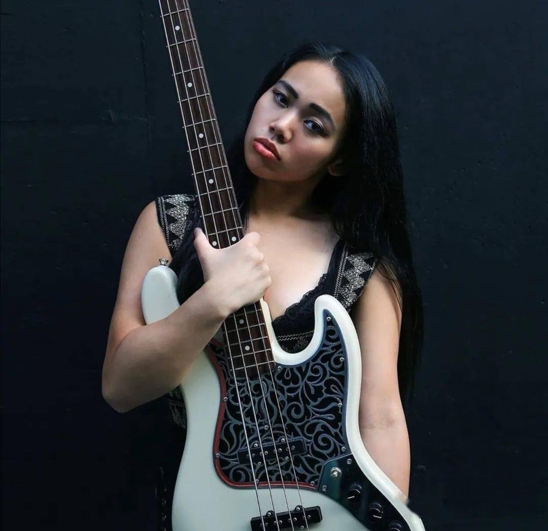 盘点|巾帼不让须眉！盘点贝斯圈乘风破浪的姐姐们，你最Pick谁？