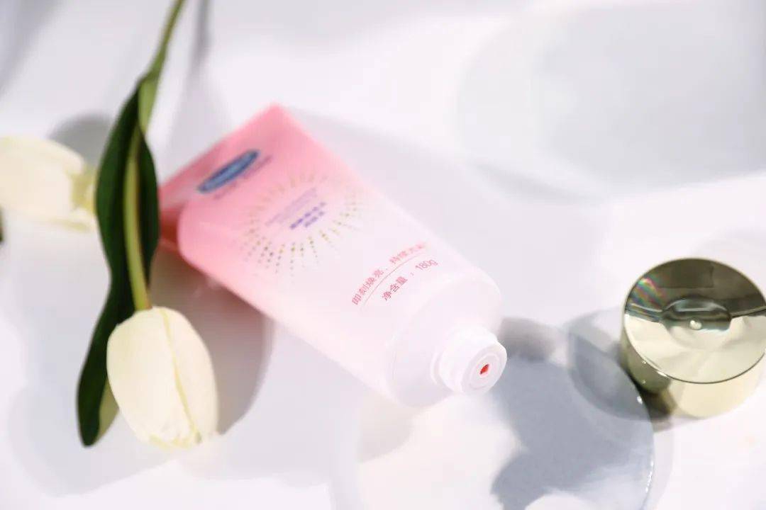 肤色|脖子比脸黑太多？夏日的宝藏救星，没想到竟是它！