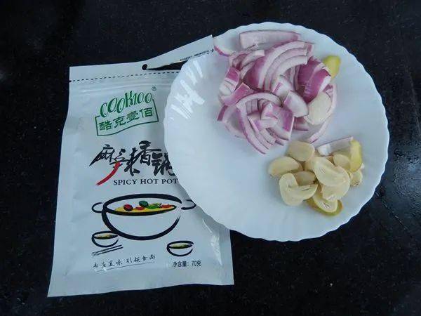 芹菜|每日一菜 | 家常干锅排骨