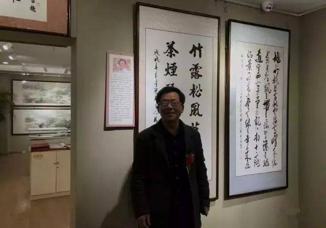 杨新民,字笑云,号西湖居士,1956年生于李斯故里上蔡,现为中国书法家