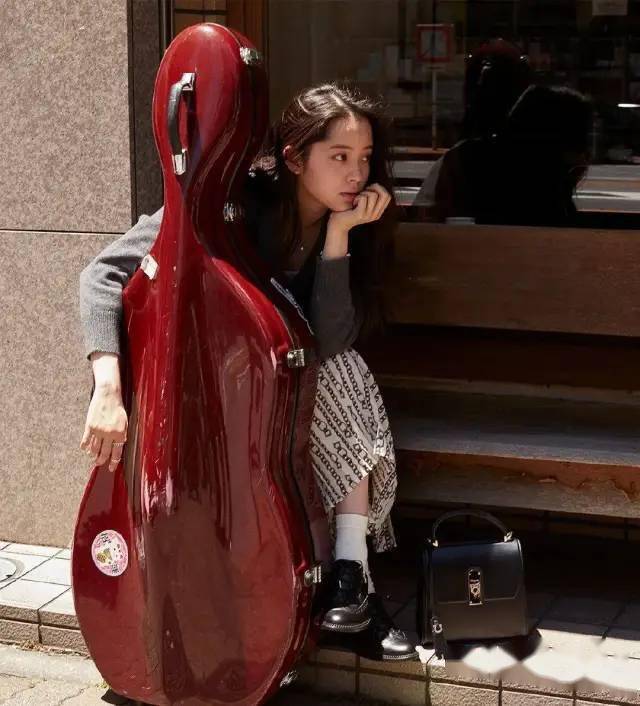 崩溃|欧阳娜娜被频繁网暴，不堪重负在节目崩溃大哭！才20岁的她到底做错了什么？