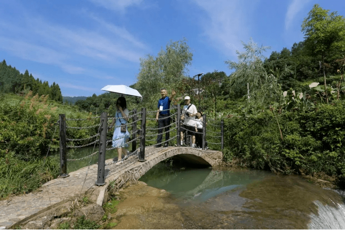 "网约湘游"走进娄底新化油溪河漂流景区,体验中华生态峡谷第一夜漂