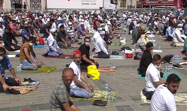 圣索菲亚大教堂改清真寺后首次礼拜，埃尔多安