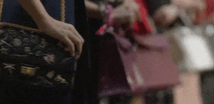 女主手撕欺负儿子的两个坏妈妈国产剧《三十而已》无疑成了今夏最