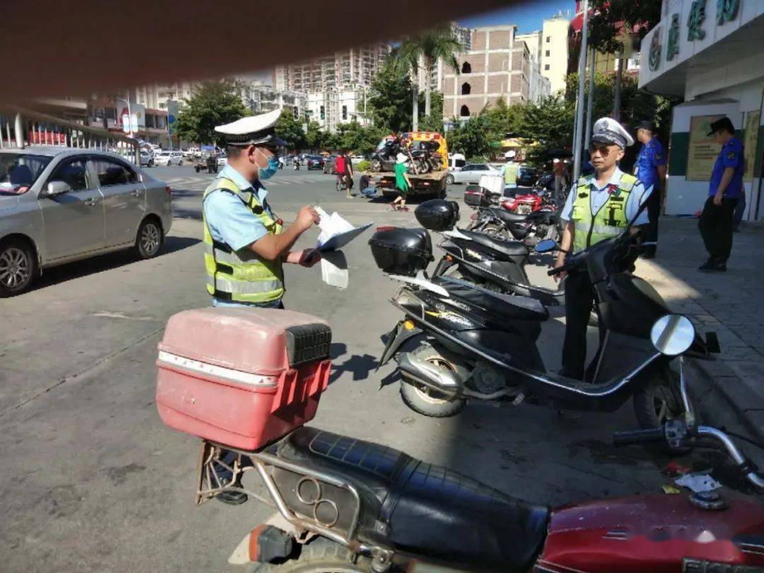紫金已经行动严查摩托车与电动车无证驾驶不戴安全帽非法安装遮阳伞等