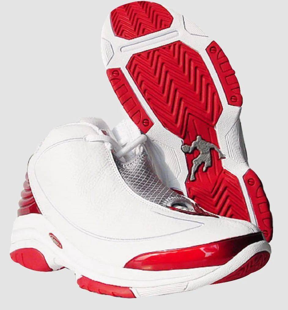 Kobe|一双鞋，让你记得18年前的夏天，“曼巴”在哪里