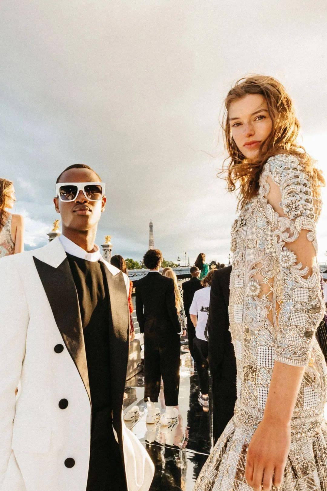 时装周|负重而行的巴黎高定时装周,怎么做才能逆天改命?