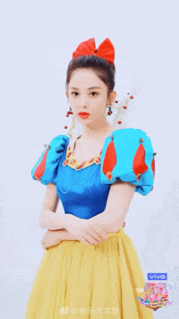 关晓彤|谁还不是个小公主呐？钟楚曦、关晓彤COS的公主妆，我们也能行~