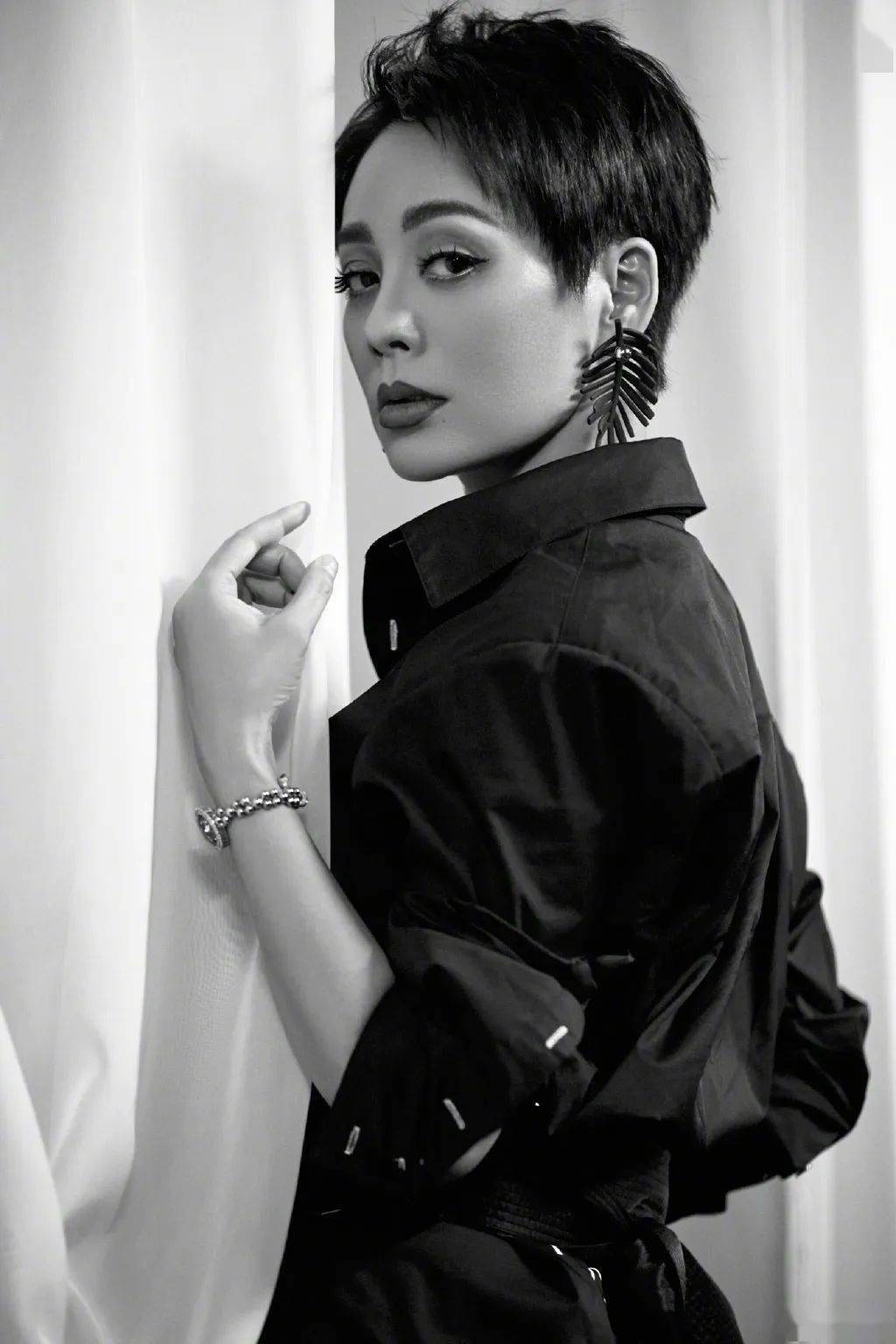 出圈|飒出圈的宁静妆，不是敢化是会化