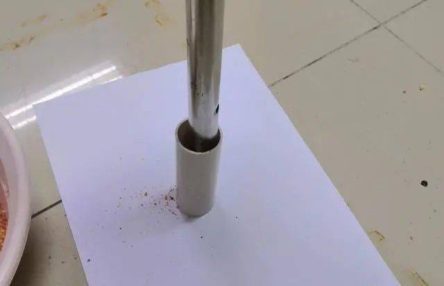 饵料|加点蚯蚓土，比买的饵料更好用自制饼饵全过程解密