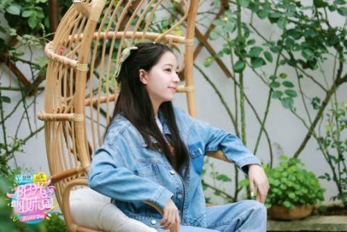 姐妹|短发欧阳娜娜甜美亮相闺蜜会，邀娣娣小巧打歌《NANA Ⅰ》