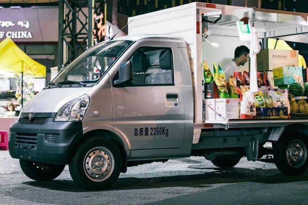 口罩|被嘲“不务正业”，却低调捐出上亿！“骚”到出圈的霸道总裁，凭什么被央视爆赞？