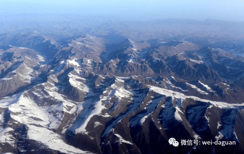 雄伟的山峰俯瞰历史的风狂雨落,我的祖国 高山巍峨,翠华镇中心完小四