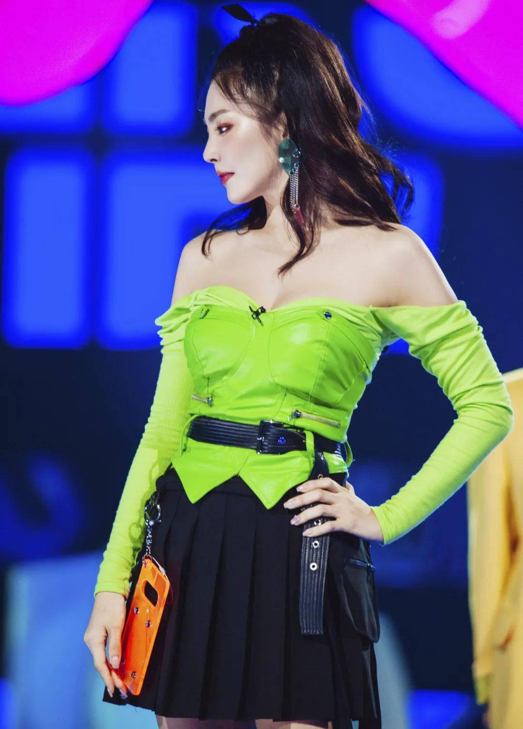 人间|别不信，绮绮子“人间鹦鹉妆”，一画年轻5岁！