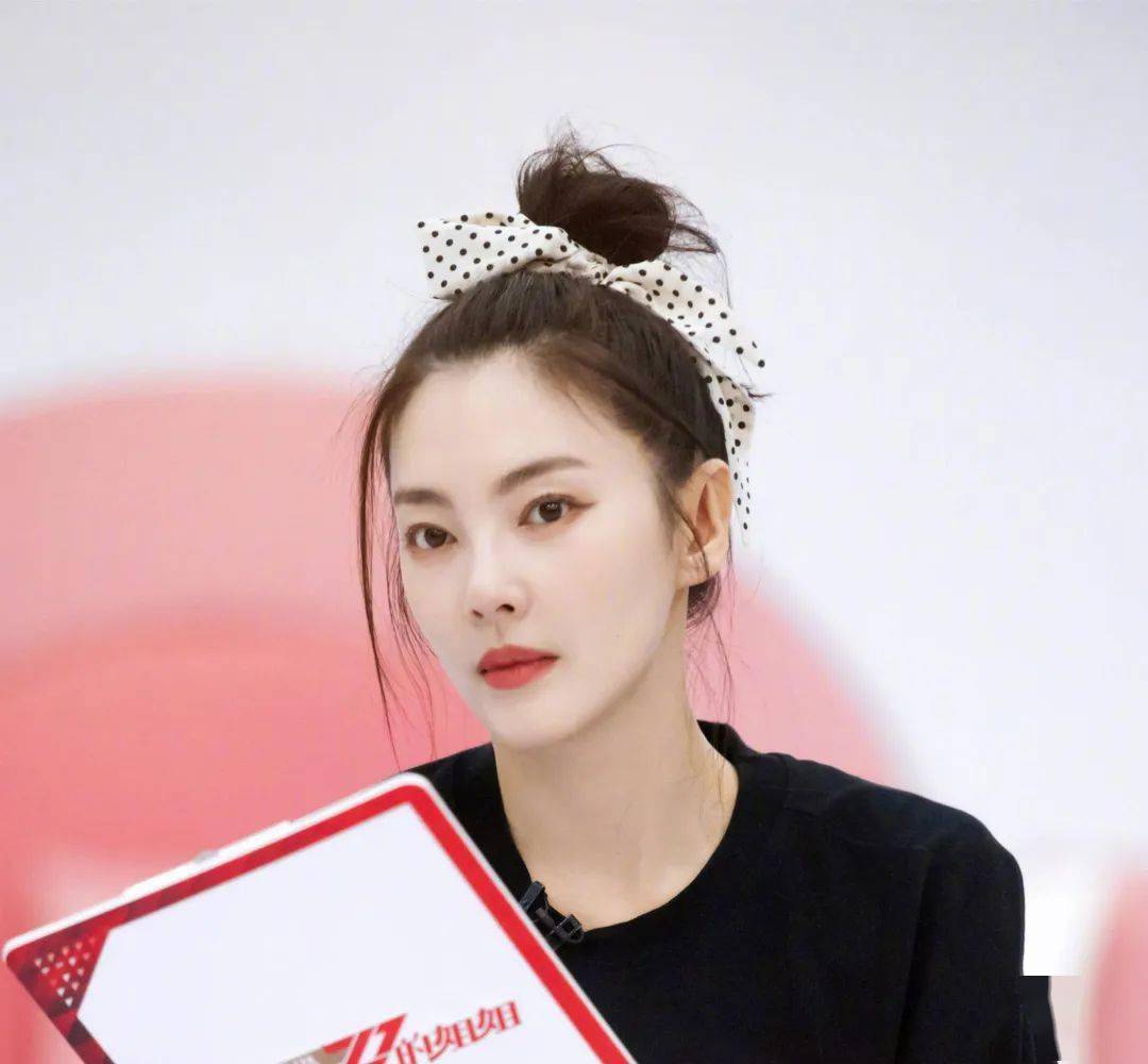 人间|别不信，绮绮子“人间鹦鹉妆”，一画年轻5岁！