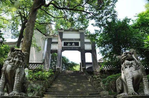 忠山牌坊