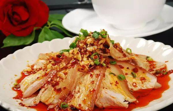 大蒜|蒜香浓厚，肥而不腻蒜泥白肉：超实用家常菜