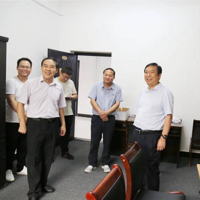 镇平县委副书记,县长艾进德到法院调研工作
