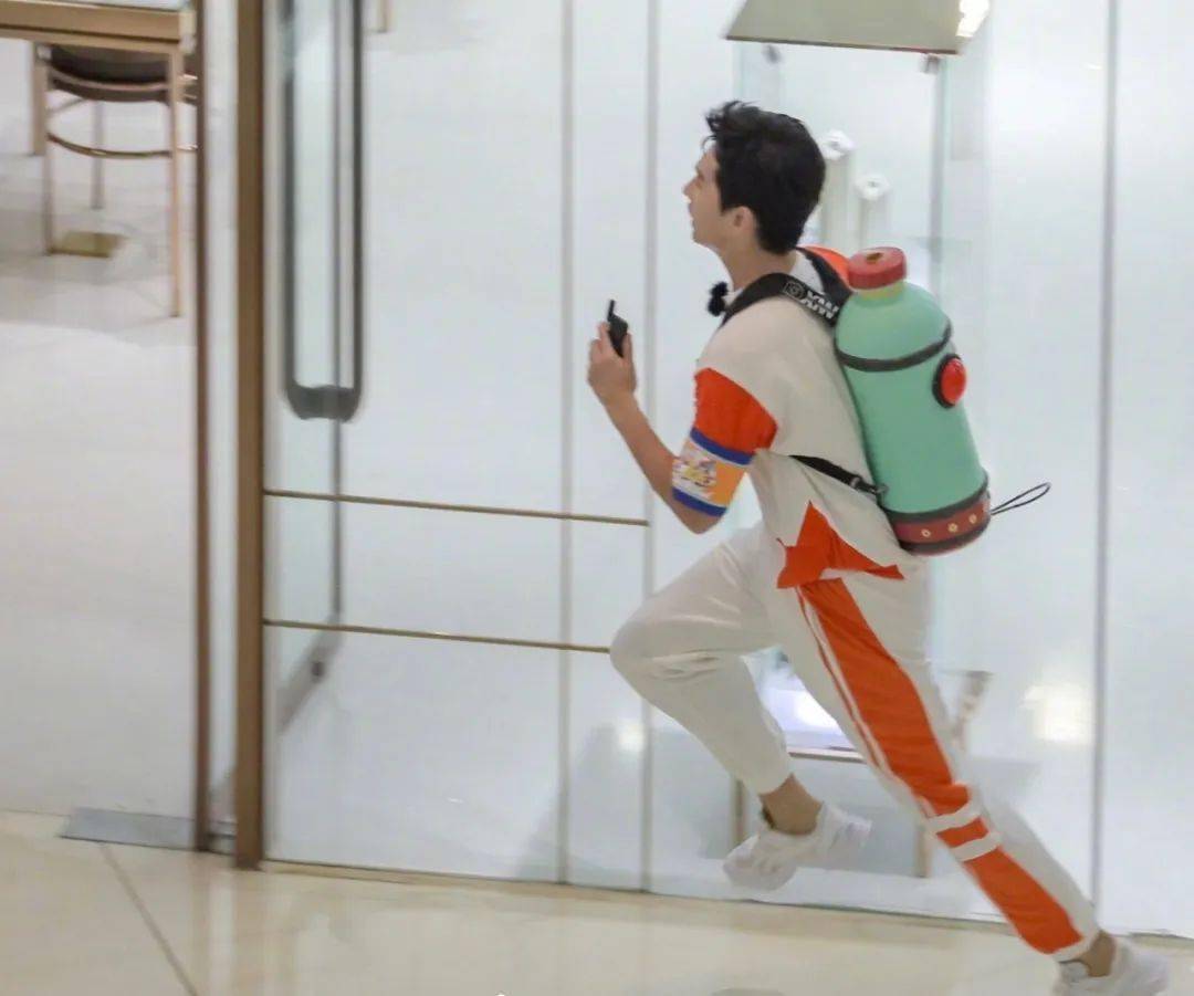 由杨洋担任队长的夏日清凉综艺元气满满的哥哥,今天在