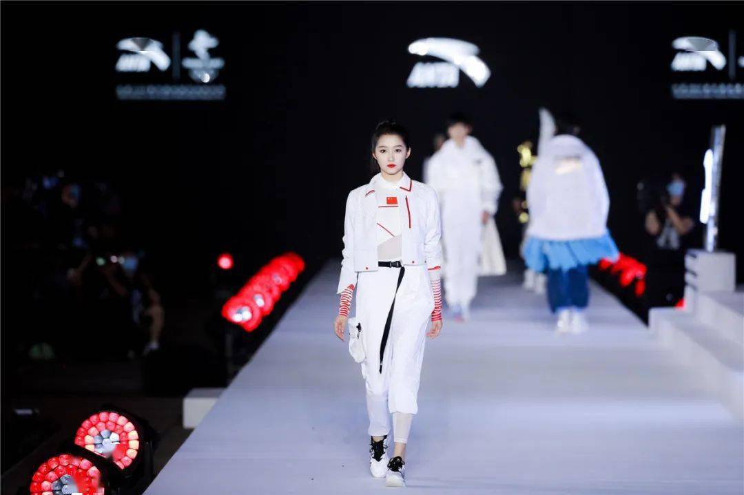 安踏|张继科、李佳琦、关晓彤、郎朗等一线大咖都来了！安踏这个发布会太牛了