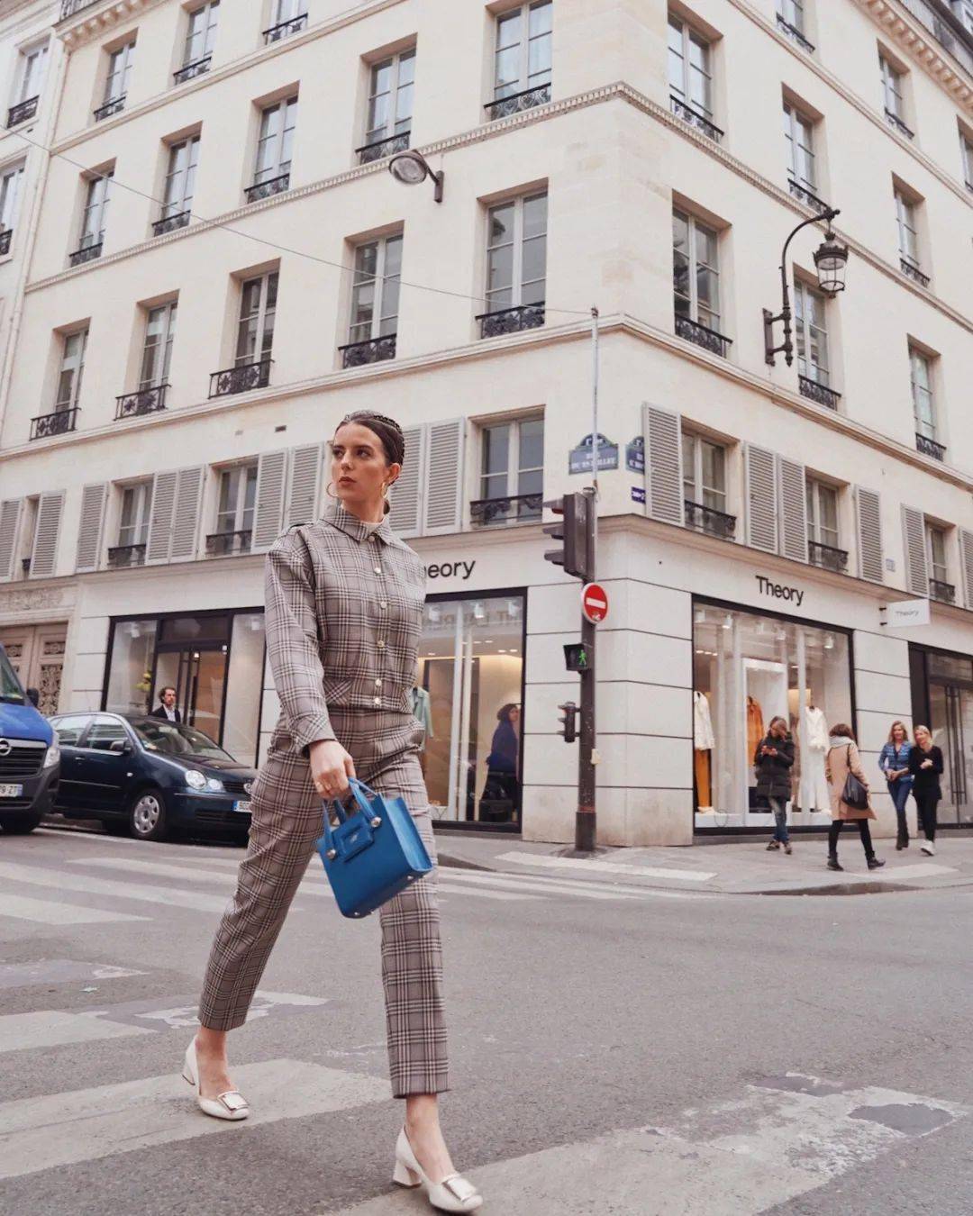 Roger|骨灰级经典Roger Vivier方扣鞋，又出了绝美新款！