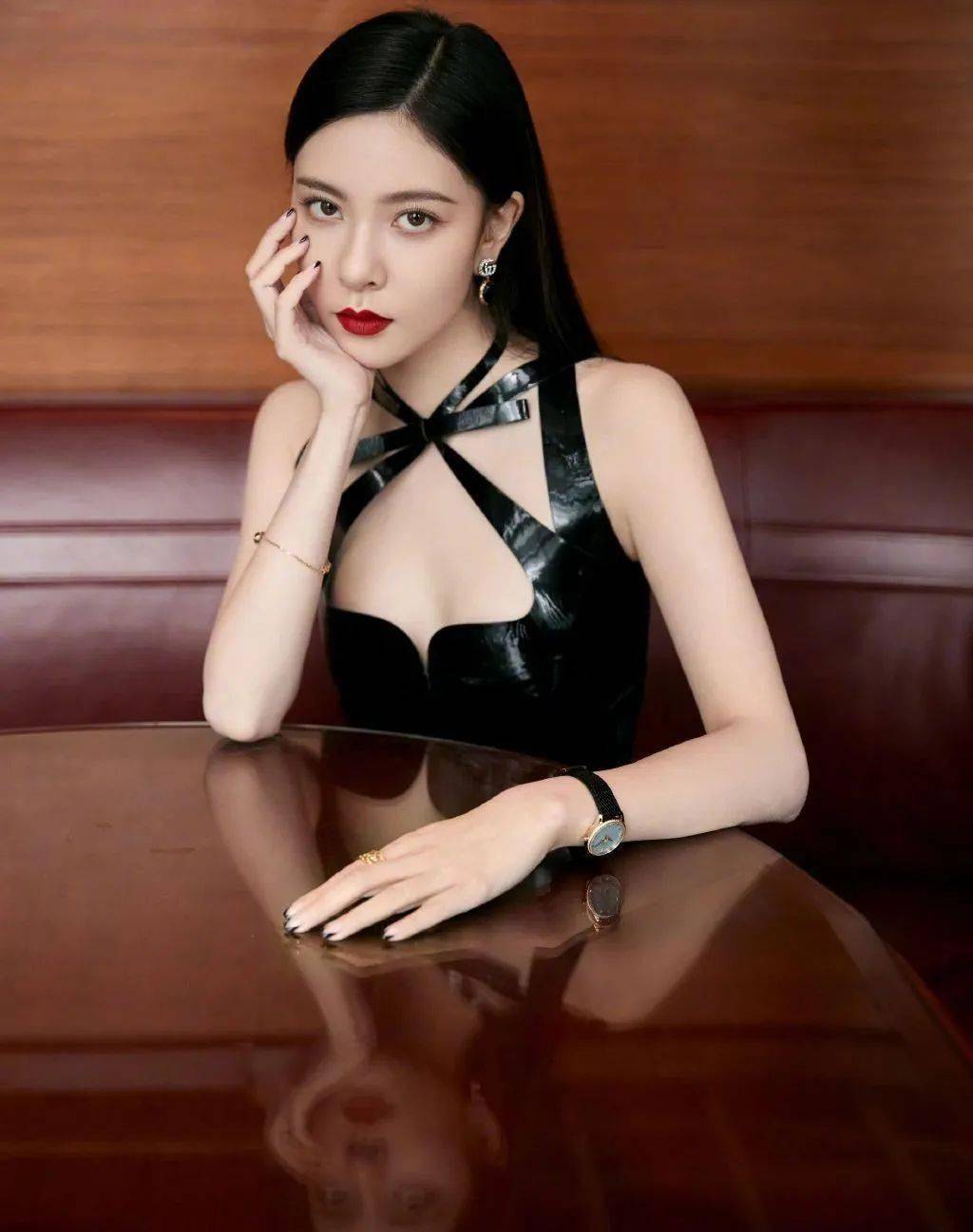 hold|烈日当头,杨幂 赵丽颖 佘诗曼靠什么hold住夏日绝色妆容?