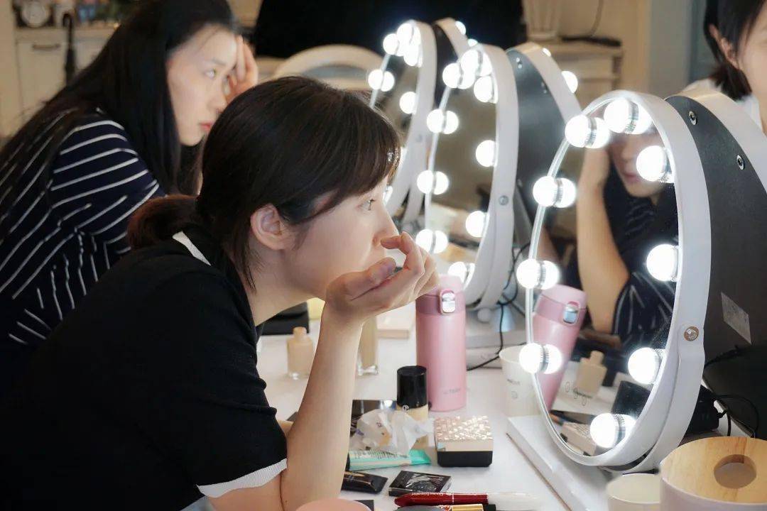 魔都|装妆样子 | 启动冷艳模式，「魔都A姐」横空出世！