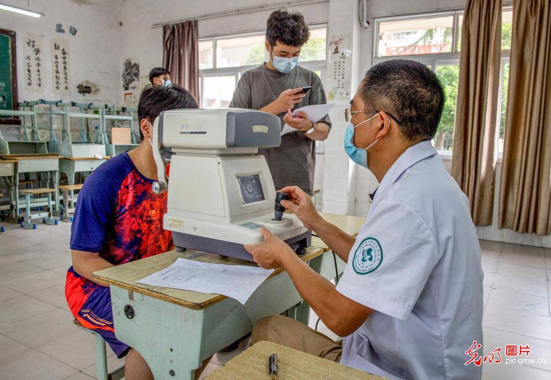 检验|热血青年接受检验 踊跃参军