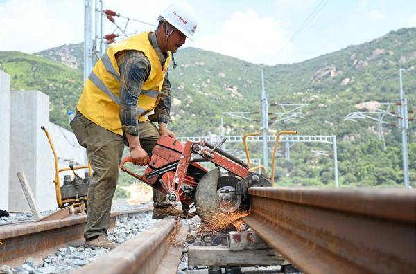 铺轨|福平铁路全线铺轨贯通，将结束平潭岛不通铁路的历史