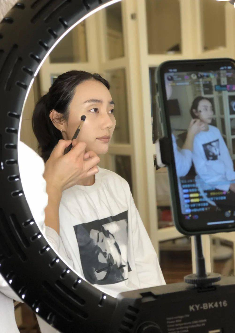 魔都|装妆样子 | 启动冷艳模式，「魔都A姐」横空出世！