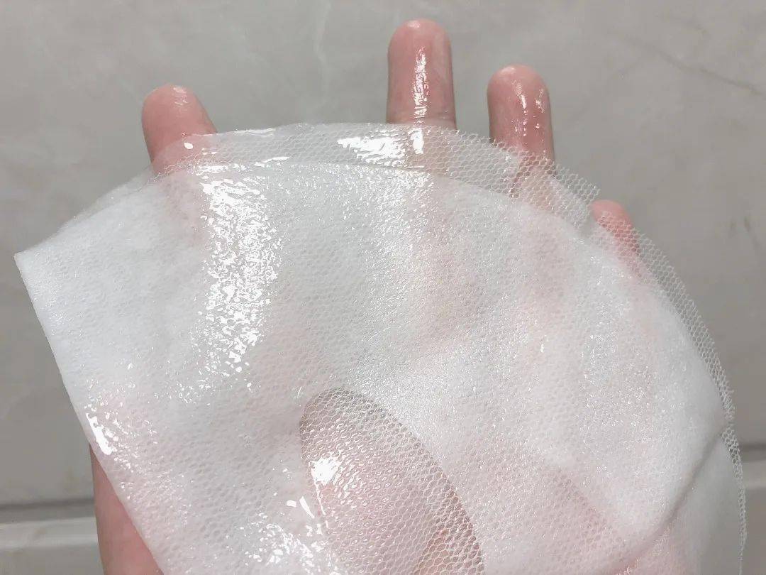 降温5℃！韩国第一yao妆出的这款“黑科技”面膜，10分钟，把水补足，还能控油、缩小毛孔！