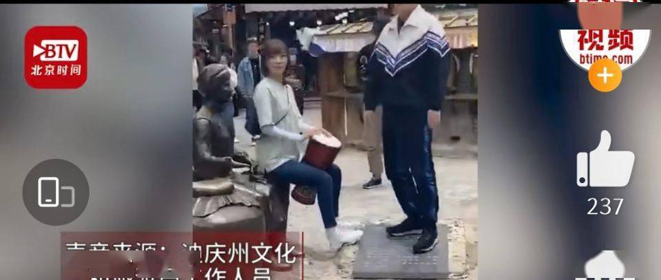 郭京飞王珞丹在景区坐雕塑踩石碑，不文明行为