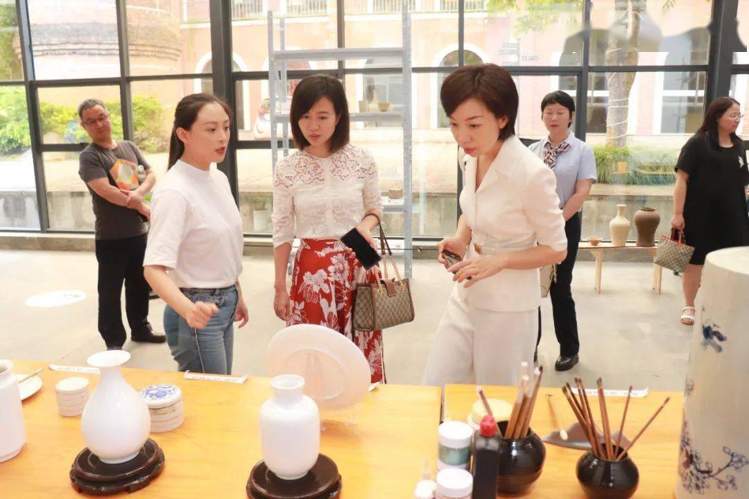 绍兴文旅集团党委副书记副董事长总经理周巧米带队参观浙陶博物馆