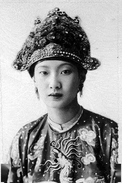 南芳|她为王室连生5子,死后却曝尸荒野!惊艳世界的末代皇后,是如何把自己作死的？