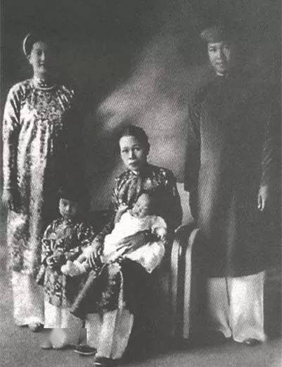 南芳|她为王室连生5子,死后却曝尸荒野!惊艳世界的末代皇后,是如何把自己作死的？