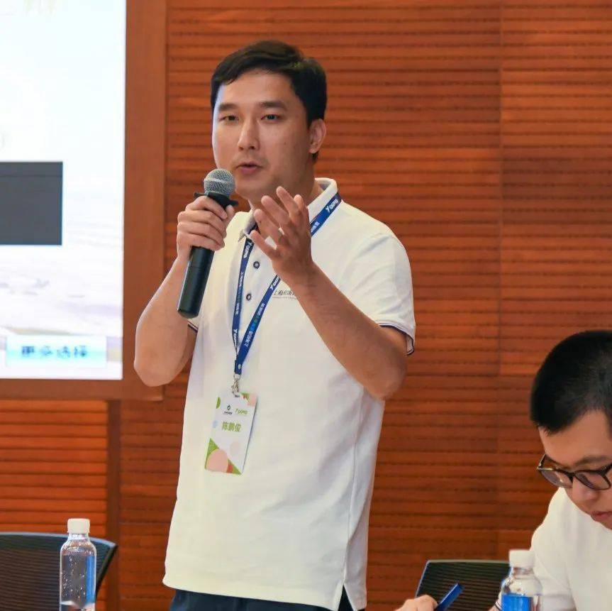正方三辩 高弓反方二辩 李前程正方二辩 孙晨反方一辩 蔡璐妍正方一辩