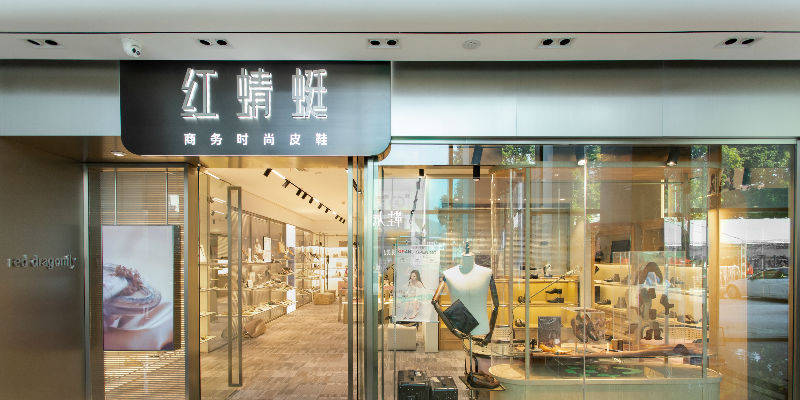 钱帆|海归“创二代”接班红蜻蜓：数字化包装“父亲的事业”之后，他还想“包装父亲”