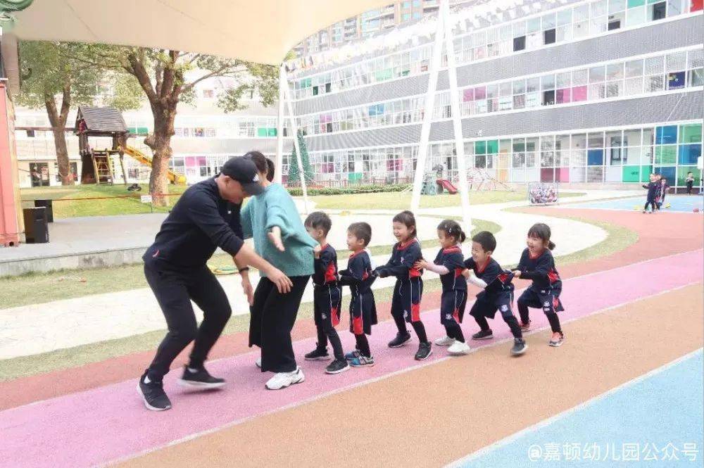 幼儿园体育课上的中国传统游戏