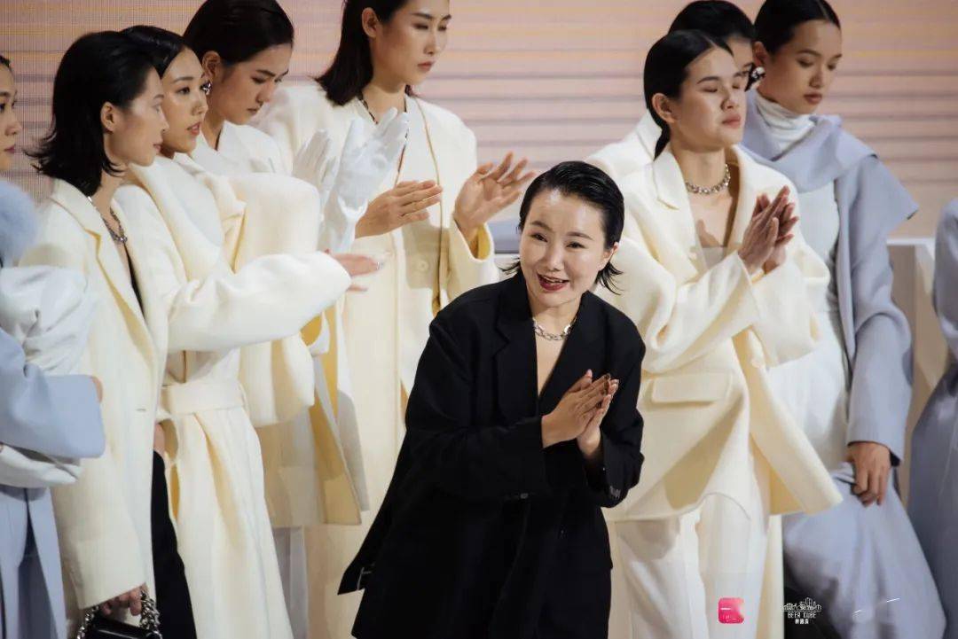 流转|ES MODISH 品牌专场秀 | 一手 · SUN IN SKY国际时尚周(暨SUN IN SKY第七届发布周)