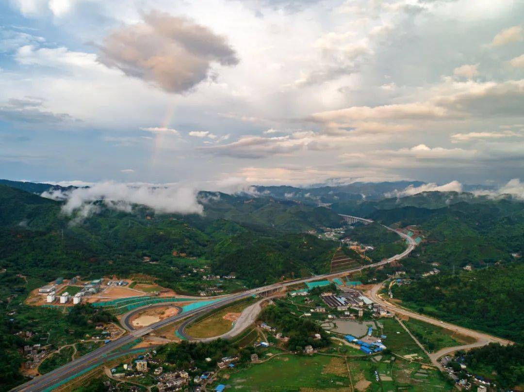 2020年两岸gdp对比_中国2020年gdp(2)