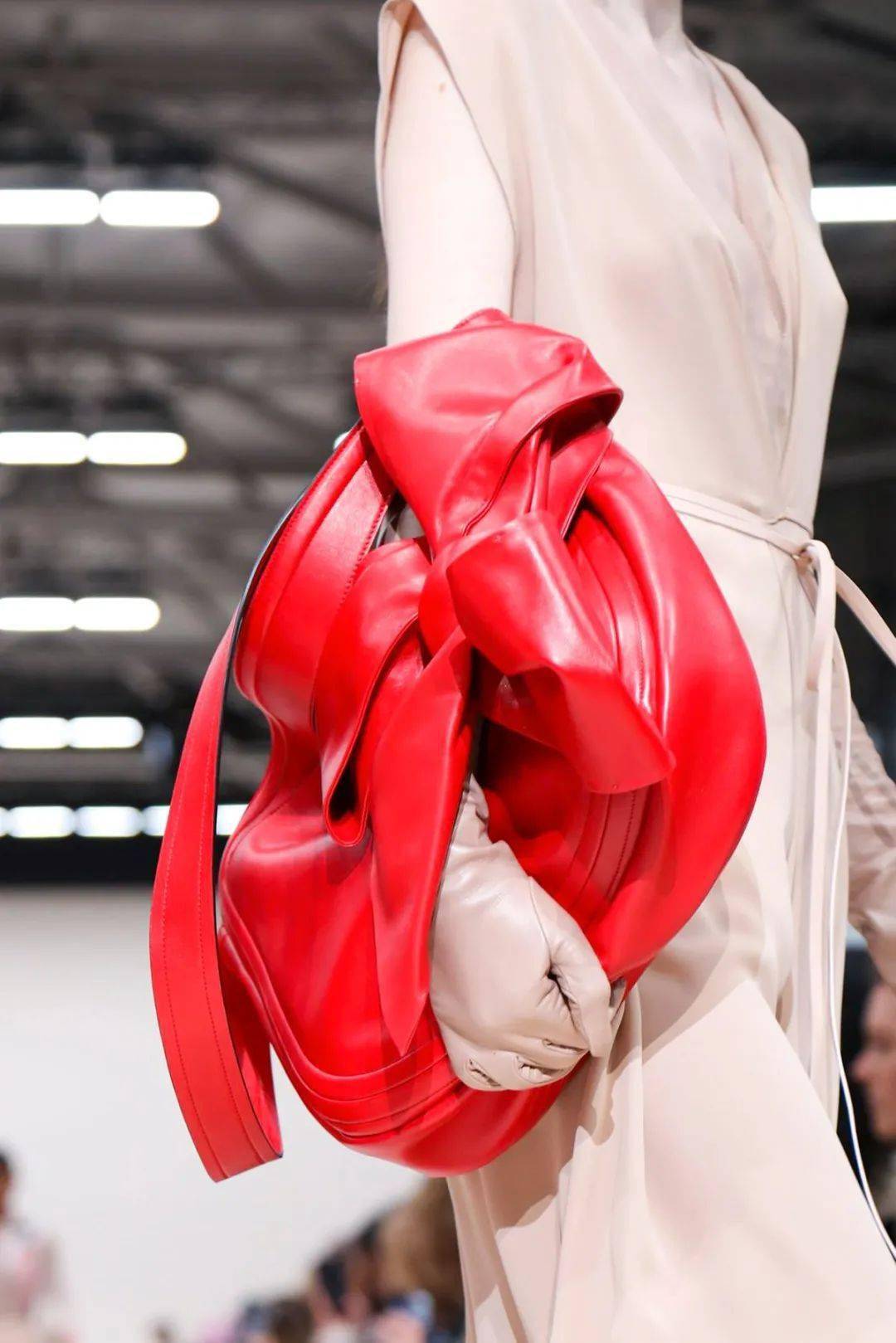 女装|2021春夏流行趋势，8大女装细节，你不可不知！