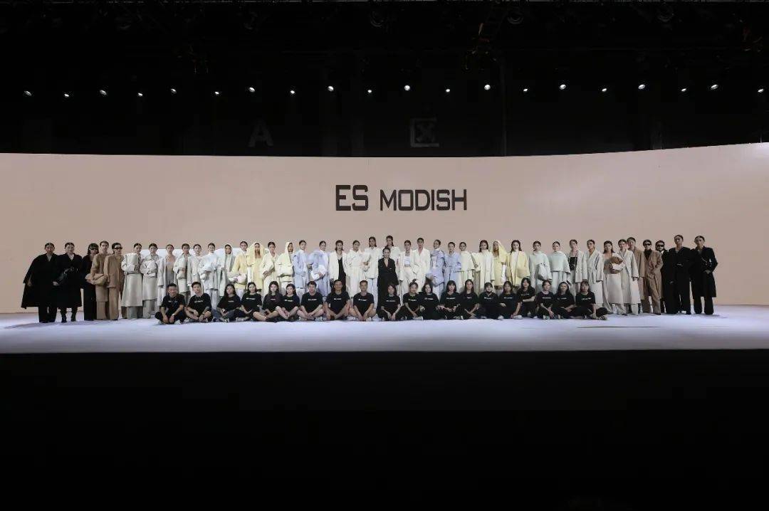 流转|ES MODISH 品牌专场秀 | 一手 · SUN IN SKY国际时尚周(暨SUN IN SKY第七届发布周)