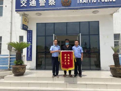 汉中|一聋哑人驾车遇事故，高速交警及时救助