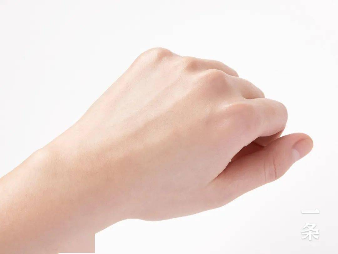 防水|暴晒12小时也不黑，防水防汗还养肤