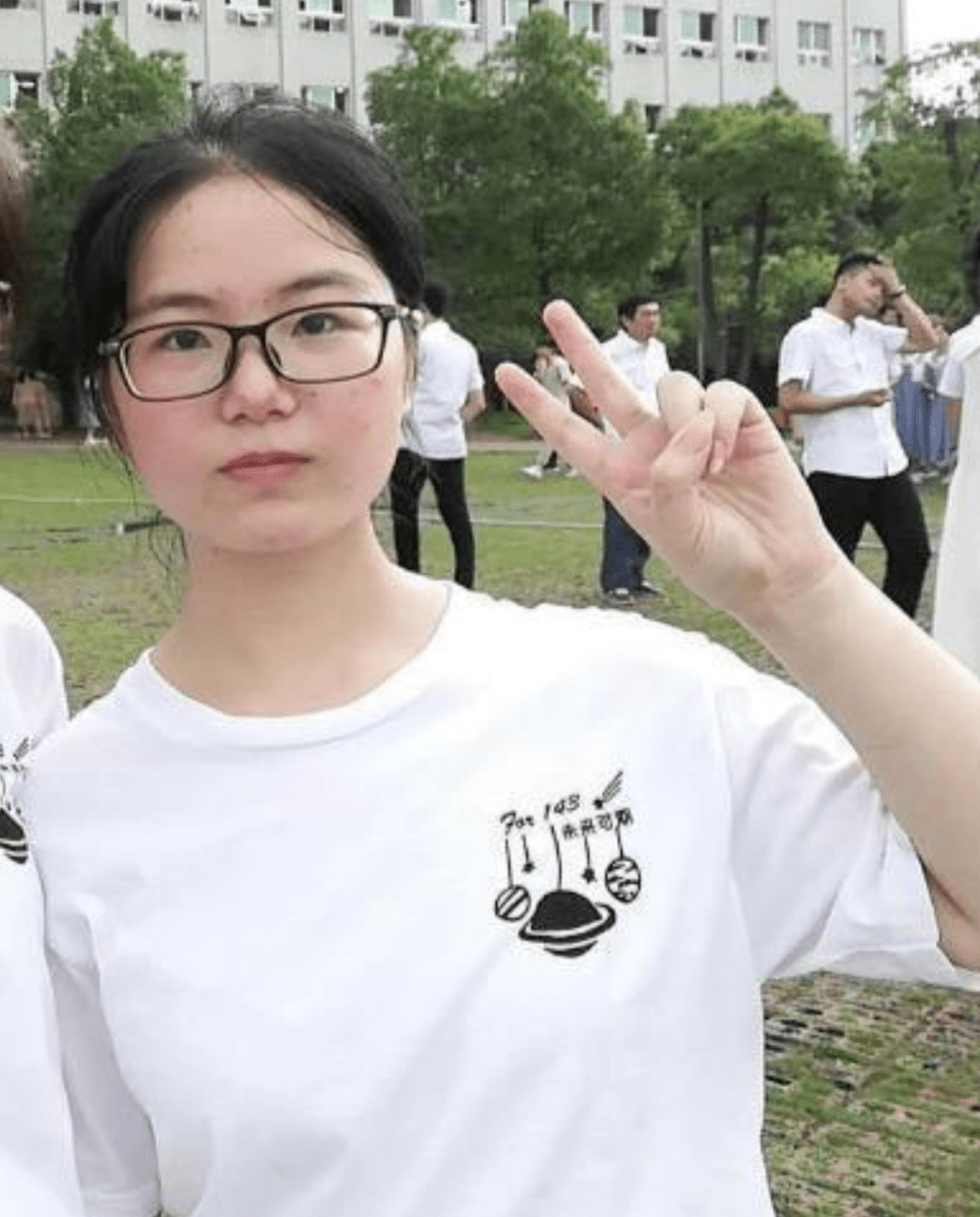 考古圈|被质疑没“钱”途？考古圈却集体宠她!北大回应太暖心→